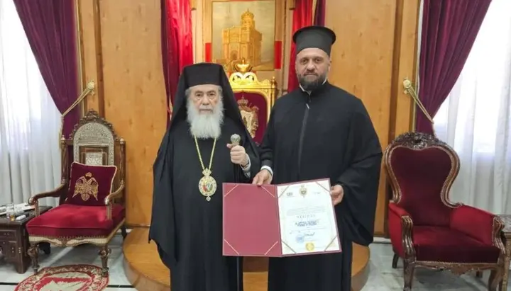Вручення ордена Патріархові Феофілу III. Фото: Facebook Єрусалимського Патріархату