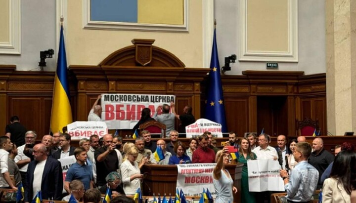 Верховна Рада під час голосування за заборону УПЦ. Фото: ФБ нардепа Железняка
