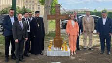 В Румынии установили памятный крест на месте снесенного коммунистами храма