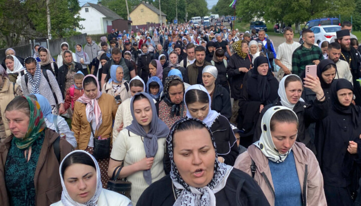 Хресна хода до Банченського монастиря. Фото: СПЖ