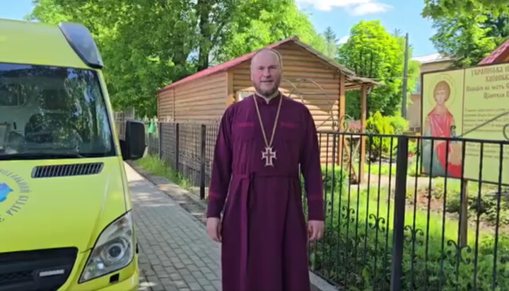 Священники Київської єпархії вирушили на схід. Фото: скриншот відео Соціального відділу УПЦ