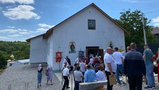 У Юрківцях гнана громада УПЦ побудувала новий храм замість захопленого