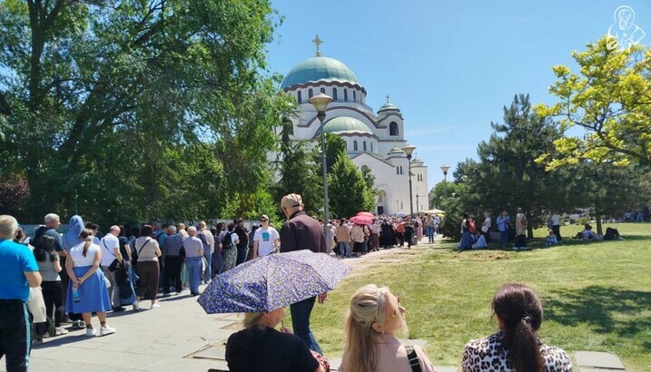 The final kilometer of the many-kilometer line outside the Church of St. Sava. Photo: UOJ Serbia