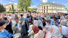 Сотні вірних вшанували чудотворний образ Богородиці в Корецькому монастирі