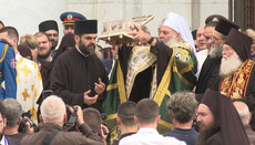 Пояс Пресвятої Богородиці покинув Белград після урочистого молебну