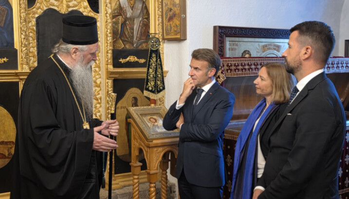 Еммануель Макрон, Яків Мілатович та митрополит Іоаннікій. Фото: mitropolija.com