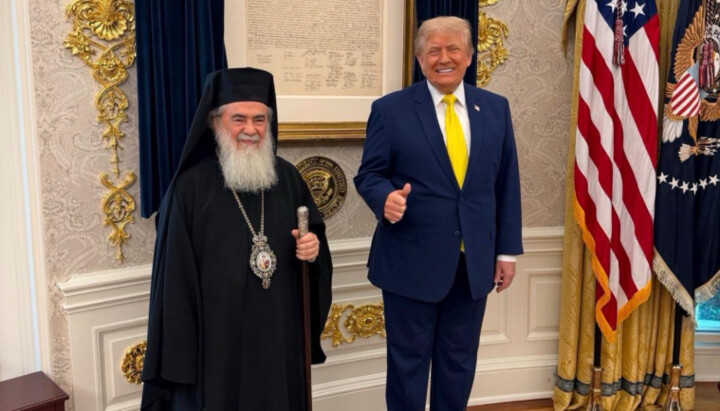 Патріарх Феофіл III і Дональд Трамп у Білому домі. Фото: сторінка в X радника США з питань арабських країн та Африки
