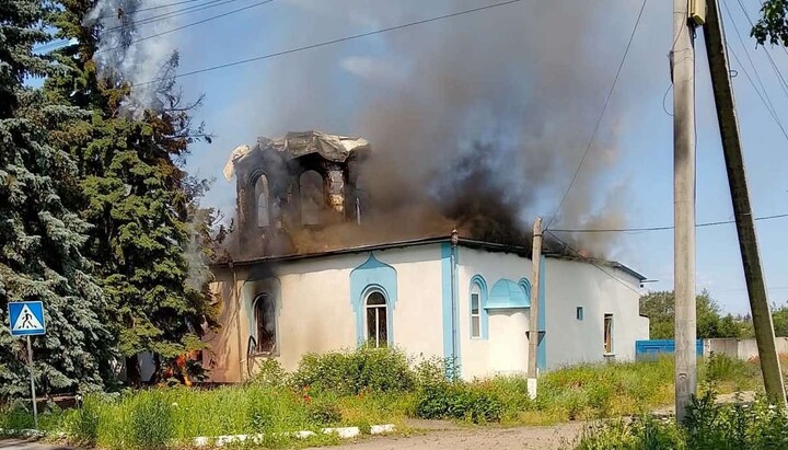 Στο Μεζέβο εξαιτίας βομβαρδισμού κάηκε ο Ναός της Κοιμήσεως της Θεοτόκου της ΟΠΕ. Φωτογραφία: Επαρχία Δνιπροπετρόβσκ