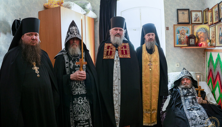 Два старейших насельника. Фото: Святогорская лавра