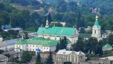 Чиновник поскаржився, що віруючі захищають монастир у Кременці