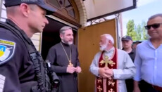 «Настоятель» захопленого собору Кременчука не пустив громаду УПЦ на молитву