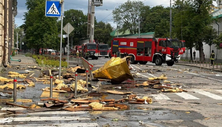 Последствия ракетного удара по Киево-Печерской лавре. Фото: УНИАН