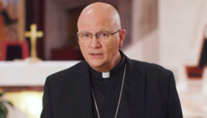Catholic archbishop in mosque: I fully feel divine presence here