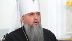 Священник – Думенку: Які ваші плоди? Сльози, бійки та підробка документів?
