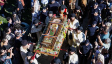 Десятки тисяч вірних зустріли мощі святого Іоанна Нового в Сучаві