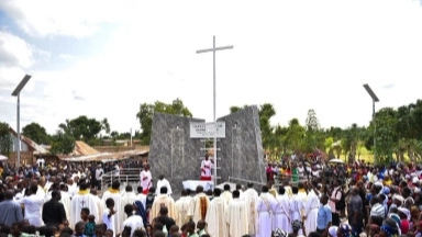 The unveiling of the memorial to Christians killed in Yelwata. Photo: Christian Today