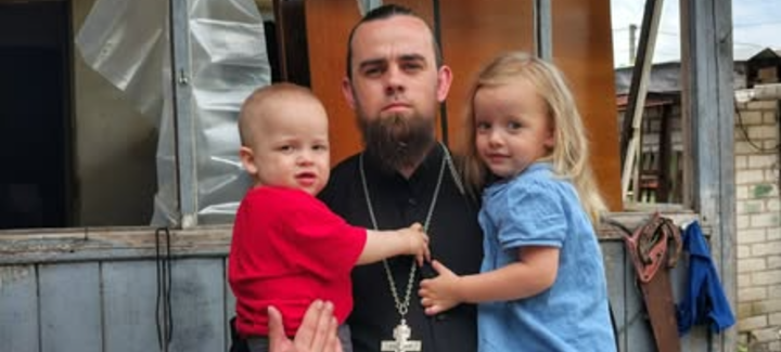 Вибухи зруйнували будинок священника в Павлограді. Фото: Facebook архієпископа Іони