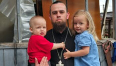 В Павлограді обстріли зруйнували будинок родини священника УПЦ