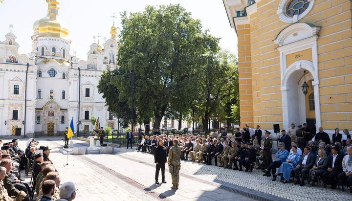 Зеленський влаштував святкування Дня Конституції в Лаврі. Фото: ОП