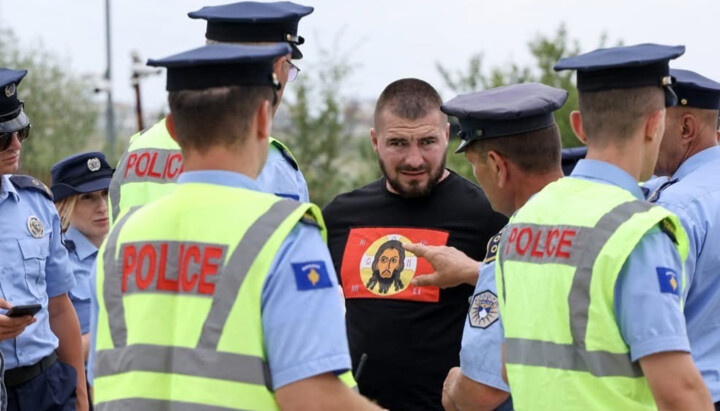 Поліція у Косово заарештувала віруючих на святкуванні Відовдана. Фото: Orthodoxia News Agency