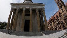 In USA, Catholic bishop banned prayer outside church during pride march