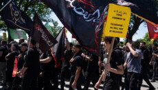 Thousands of Muslims march in USA to mark Islamic feast