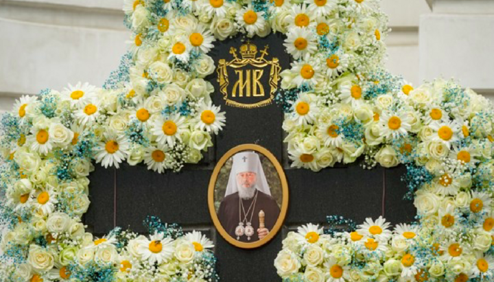 Біля могили Блаженнішого Митрополита Володимира в Києво-Печерській лаврі. Фото: УПЦ