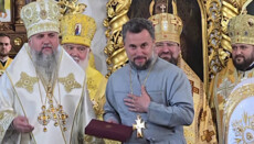 Думенко нагородив клірика, який проводив «переходи» та захоплення храмів