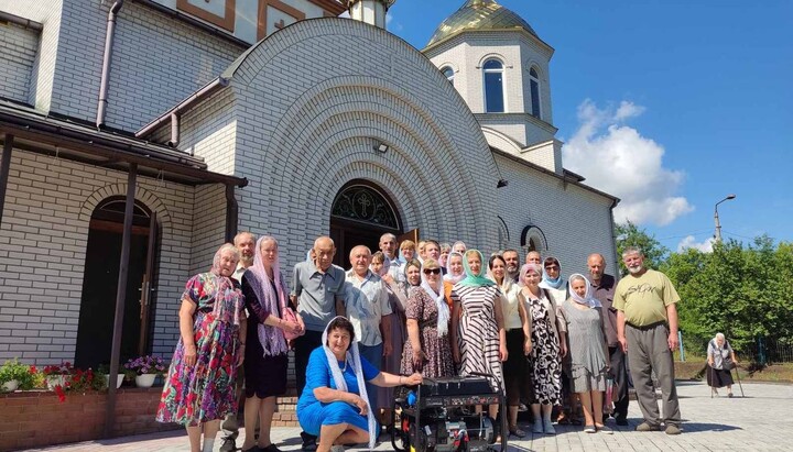 Parishioners of the St. George the Victorious Church of the UOC in the village of Yasnohirka. Photo: Favor