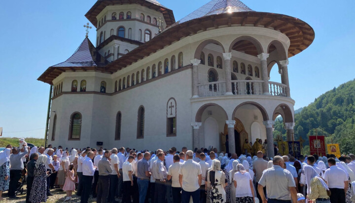У Красноільську громада відсвяткувала престольне свято на честь святого Стефана Великого. Фото: Facebook вірян Чернівецької єпархії