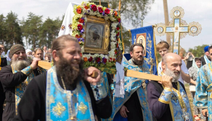 В Ізюмській єпархії УПЦ здійснили традиційний хресний хід. Фото: Ізюмська єпархія