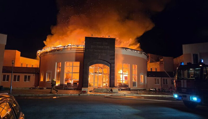 A fire destroyed the synagogue near the grave of Rabbi Shneur Zalman in Hadiach. Photo: COLlive