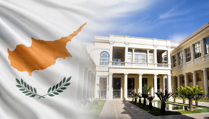 Το Ελληνικό Πατριαρχείο Αλεξανδρείας (Αίγυπτος), σε συνδυασμό με τη σημαία της Κύπρου. Φωτογραφία: orthodoxianewsagency