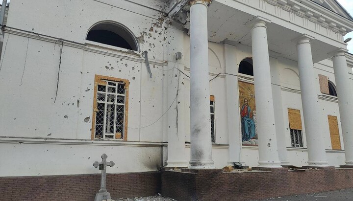 Руйнування у Свято-Духівському кафедральному соборі Херсона після обстрілу. Фото: Херсонська єпархія