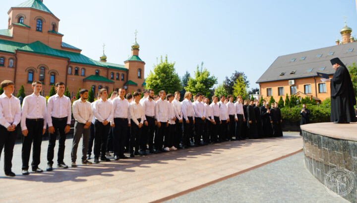 Нові студенти Київських духовних шкіл. Фото: КДАіС