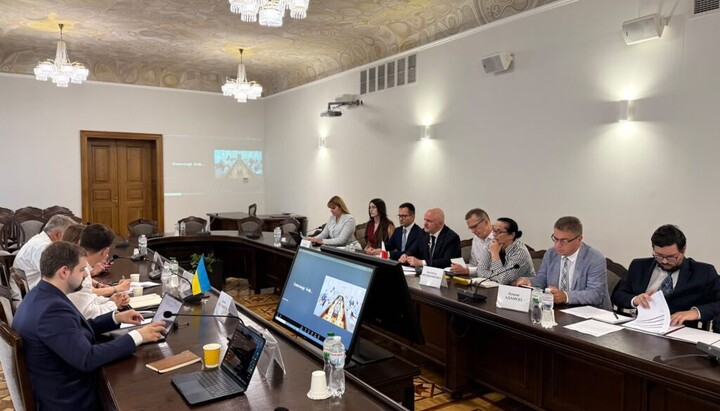 Заседание украинско-польской рабочей группы по вопросам достойных захоронений во Львове. Фото: Минкульт Украины