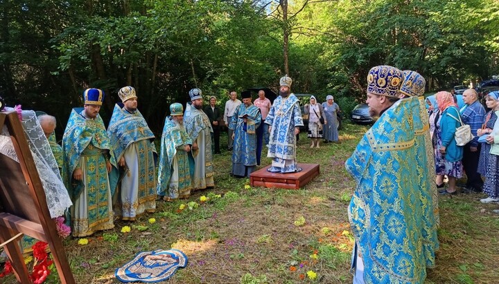 Митрополит Роман совершил Литургию на месте явления Воргольской иконы. Фото: Конотопская епархия