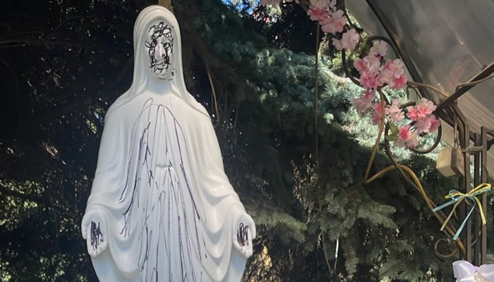 Vandal desecrated a statue of the Virgin Mary in Lviv. Photo: National Police of Ukraine