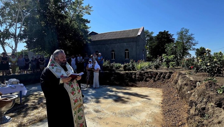The rite of founding the church in the village of Vozsiyatske. Photo: Voznesensk Eparchy