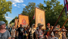Паломники до Почаєва: цього року хресна хода значно багатолюдніша