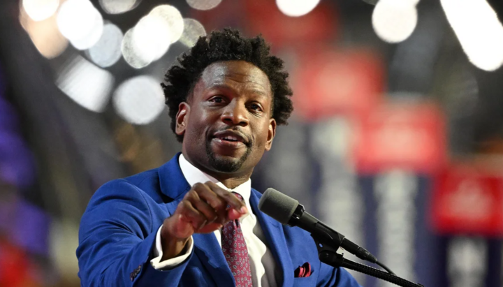 Pastor Lorenzo Sewell. Photo: CBS News