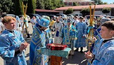 У Володимирі гонима громада Успенського храму зустріла престольне свято
