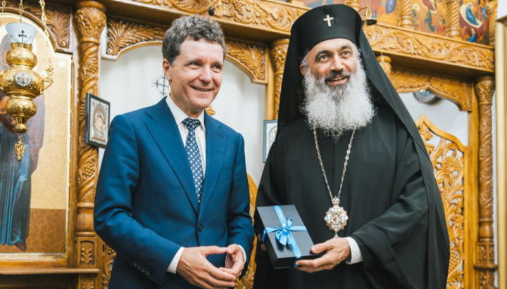 Глава Бессарабської митрополії митрополит Антоній та президент Румунії Нікушор Дан. Фото: orthodoxia news agency