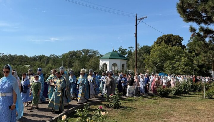 Procession at St. Nicholas Samar Monastery. Photo: Dnipropetrovsk Eparchy