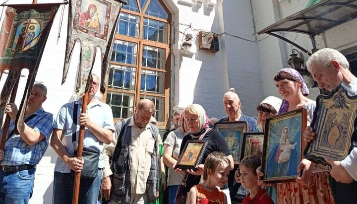 Віруючі Вознесенського храму УПЦ у Києві. Фото: t.me/Kyiv_metropolis