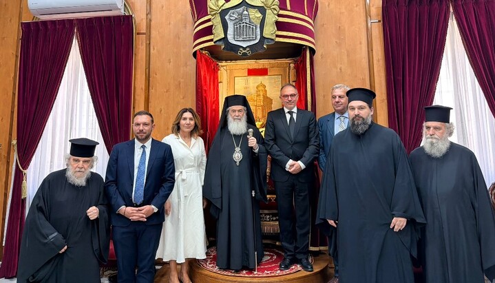 Патриарх Феофил принял мэра Никосии Харалампоса Прундзоса. Фото: jerusalem-patriarchate