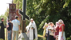 В Вінницькій єпархії УПЦ віруючі відновили Хрест, зрізаний вандалом