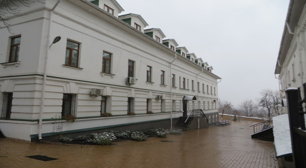 Як через монастирського пса виганяють з лаври монахів фото 2