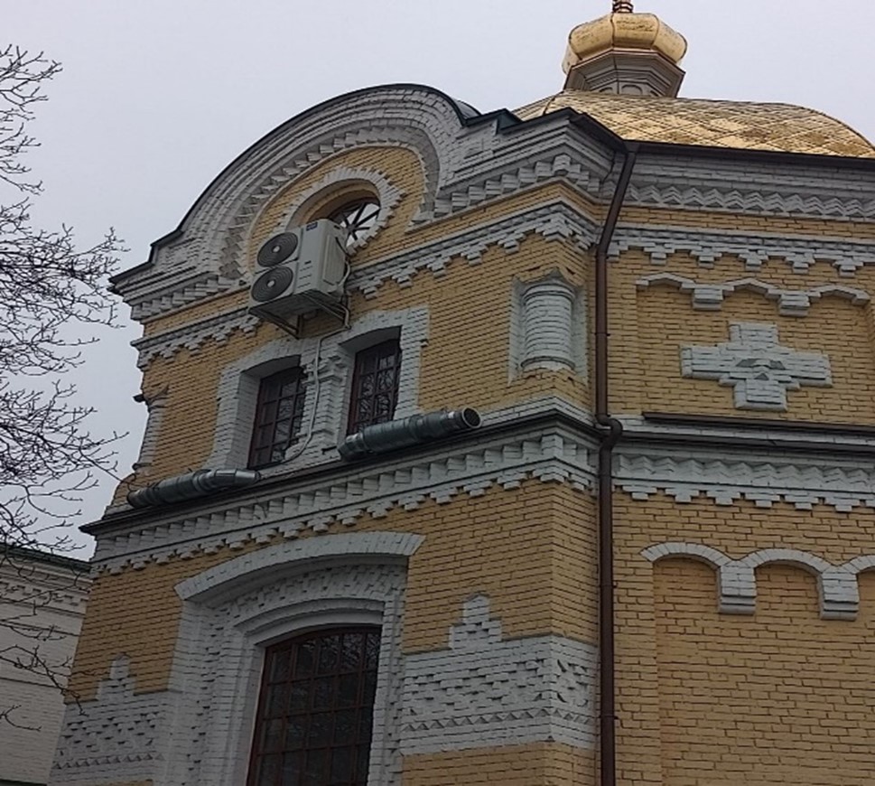 Як через монастирського пса виганяють з лаври монахів фото 1