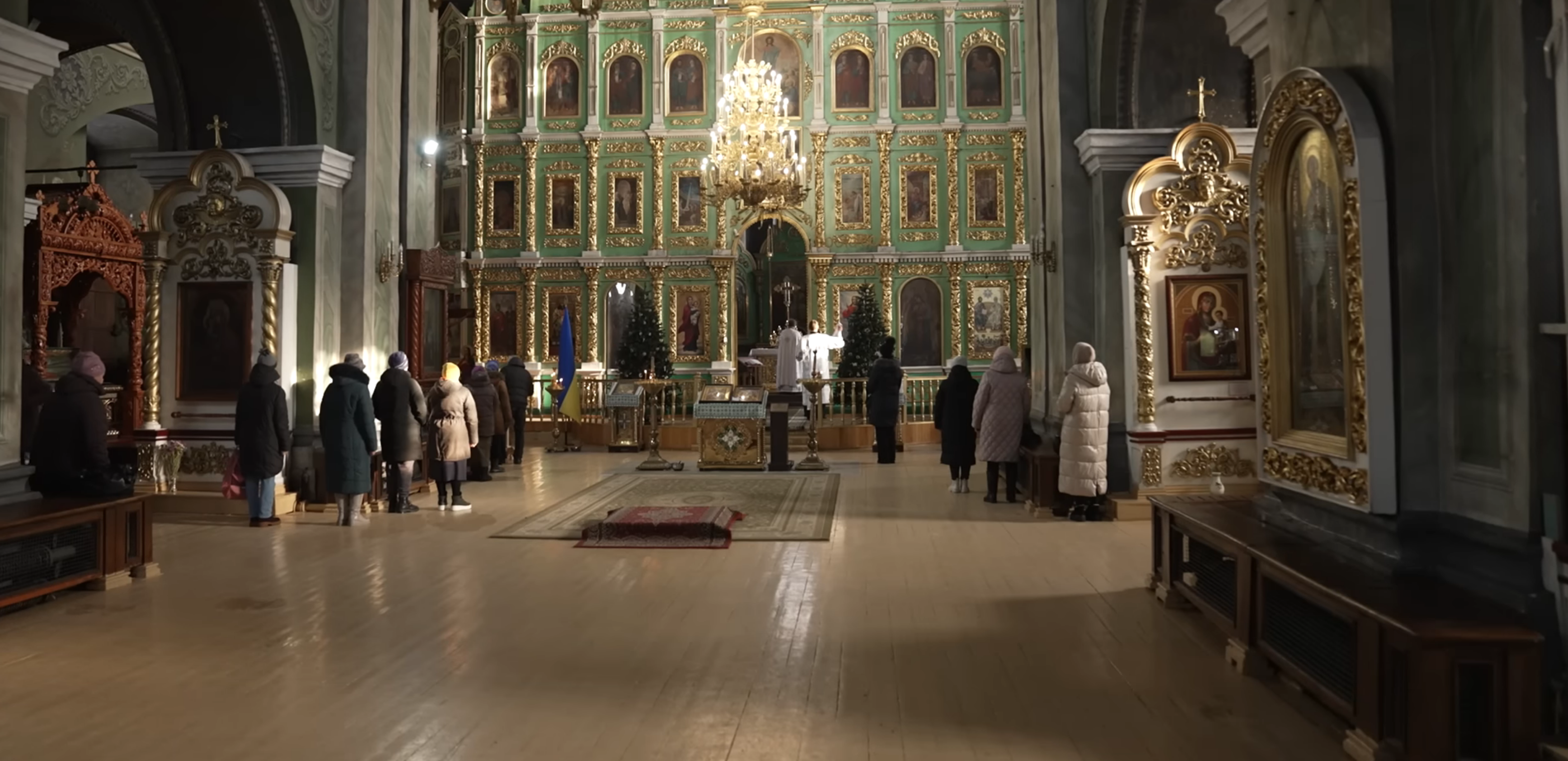 Недільна «служба» ПЦУ в Троїцькому соборі після вигнання УПЦ.